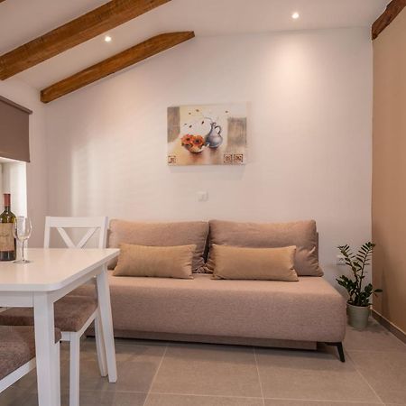 Aaa Apartments & Rooms With Free Parking Пула Екстериор снимка