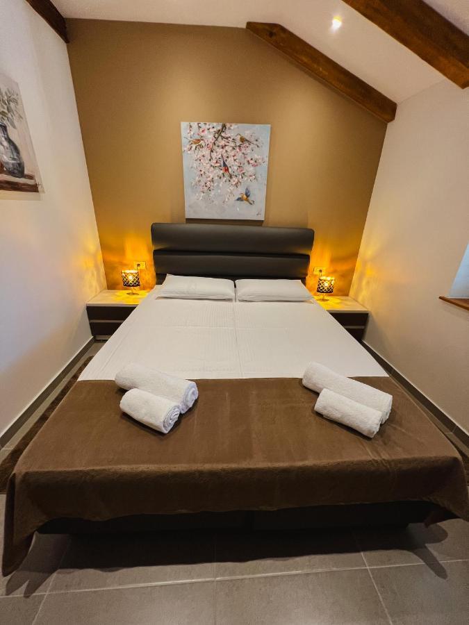 Aaa Apartments & Rooms With Free Parking Пула Екстериор снимка