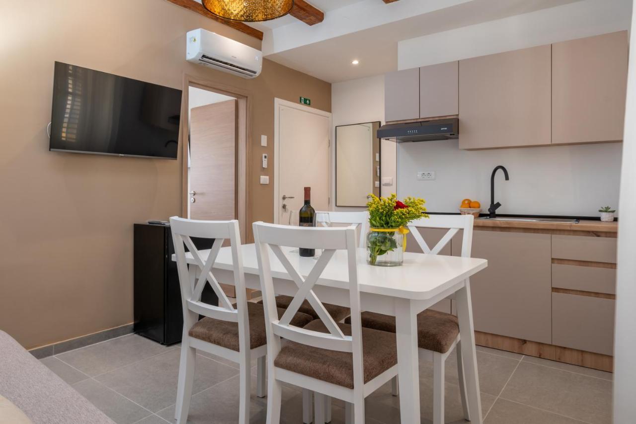 Aaa Apartments & Rooms With Free Parking Пула Екстериор снимка